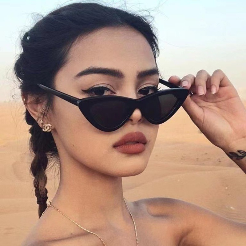 Sexy kleine driehoekige Cat Ey - Streetwear Brand Cat recensie en prijs